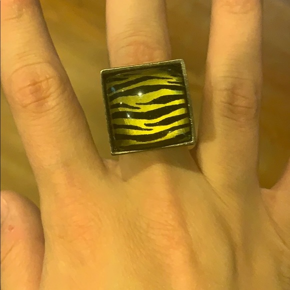 Zebra print ring - Picture 5 of 5